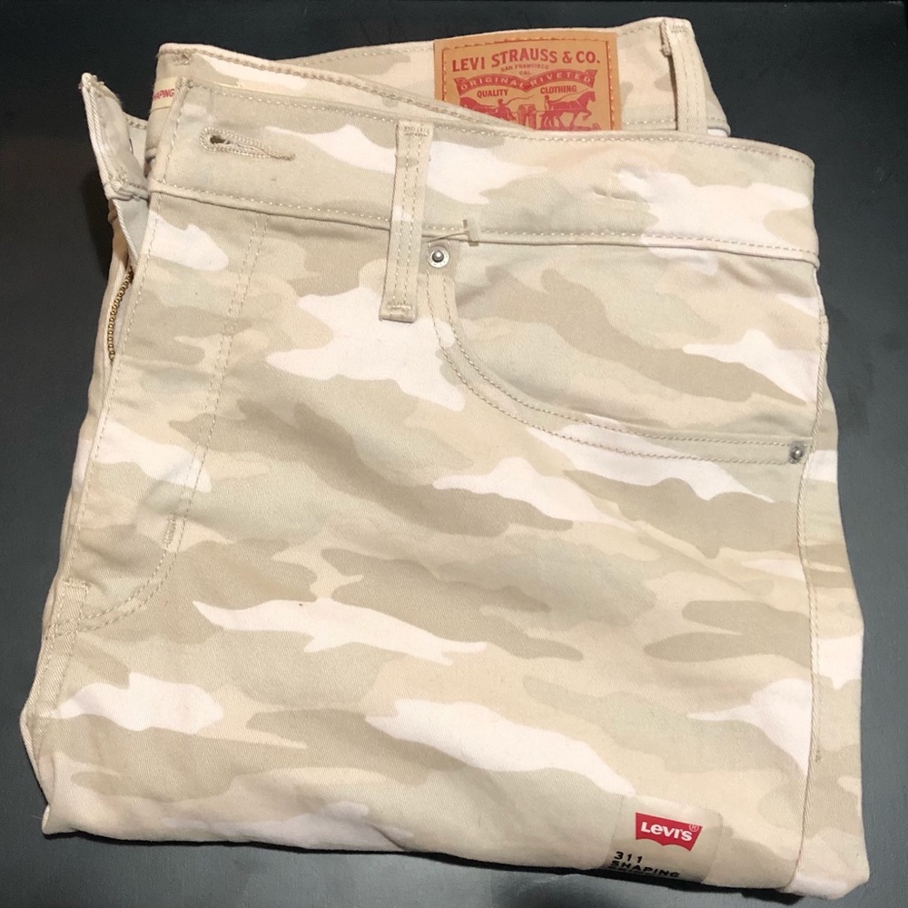 Levi’s khaki camo print